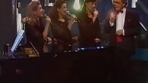 HOW MANY SISTERS JA LASSE MÅRTENSON - Laiskotellen. Sov. Jari Puhakka (Pellit Auki, TV1 1993)