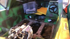 Начал разбирать пол в катере. Блоки плавучести.