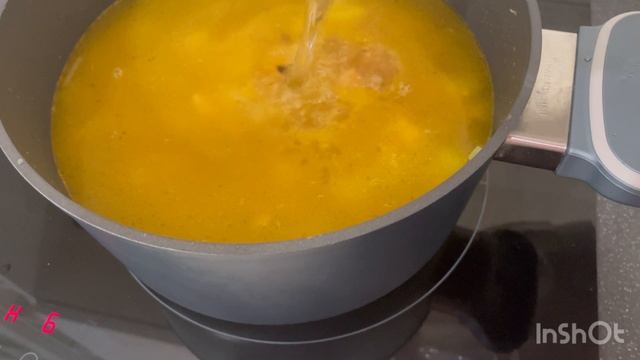 Вкусно и быстро! Сливочный суп с копченой курицей.