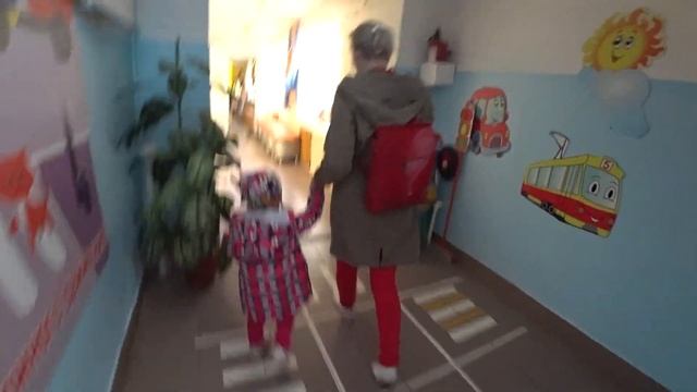 VLOG: первый день в садике/пошли первый раз в садик/слезы, не хотим в садик