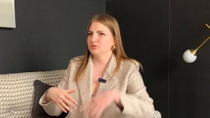 Потеря родителей в 13 лет. Бабушка воспитала. Алкоголь и насилие в семье.