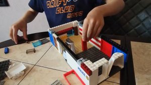 Собираем полицейский участок из Лего