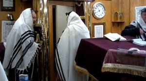 reb eluzer kenig hotzoas sefer torah at anshei briarwood 11 28 2011