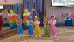 Малыши танцуют!