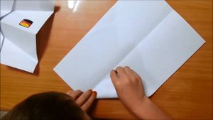 Вова делает самолетик