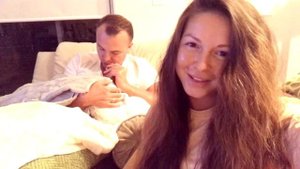 Нюша выложила милое видео с мужем и дочкой