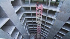 Инженеры могут всё: демонтаж башенного крана внутри атриума