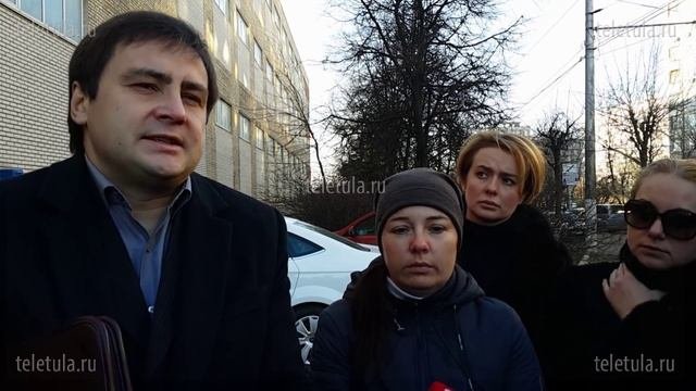 Наталья Тупякова приехала к зданию Центрального районного суда