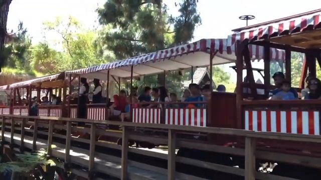 Ward Kimball with Holiday 2, Disneyland Railroad, August 2013 смотреть онлайн