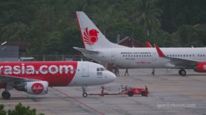 Эйрбас А320 авиакомпании Thai AirAsia буксируют со стоянки перед вылетом из аэропорта Пхукет.