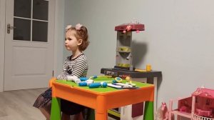 Доктор лечит больного