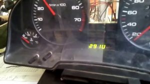 Тахометр в Ауди 80 часы оставляем.