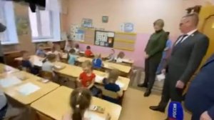 Алексей Островский пообщался с детьми в детском саду 49