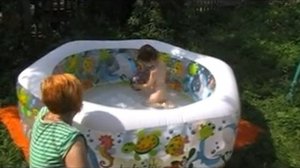 Купаемся в бассеине