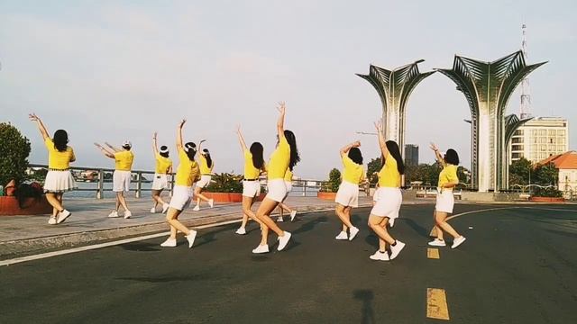 Sway Mambo _ Line Dance / Linda Ngo Line Dance Team ( U40 - U70 ) смотреть онлайн