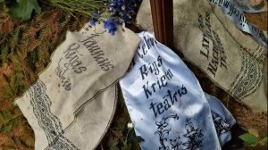 Рига. Могила Лилиты Озолини после уборки. Фото.