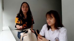 What's in my Friend’s SCHOOL BAG? | Polytechnic Junior