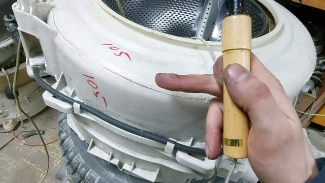 Замена подшипников, неразборный бак. Пайка пластика паяльником. смотреть онлайн