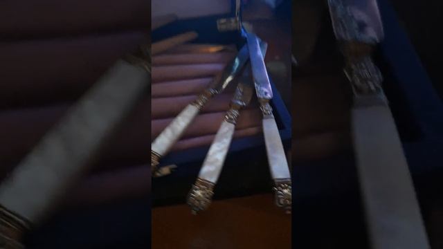 Ножи десертные из серебра 950 пробы с позолотой, с ручками из натурального перламутра Франция