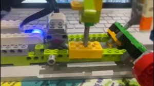 Lego WeDo 2.0 Education Kit Activity - Automated running horse with bird - by Drona's Build Squad