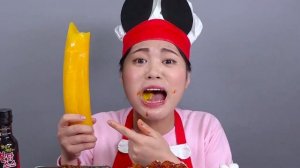 Лапша с черной фасолью, жареная острая курица Мукбанг ДОНА DONA