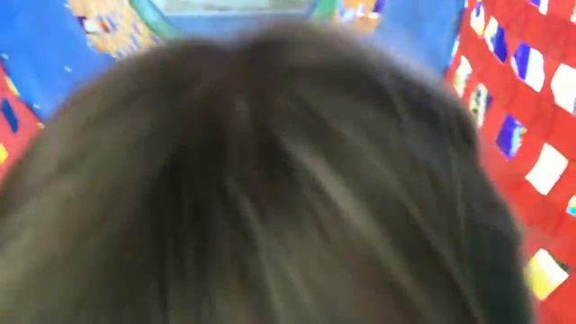 Канал для детей Играем в детском лабиринте стреляем шариками Have fun in kid's play yard
