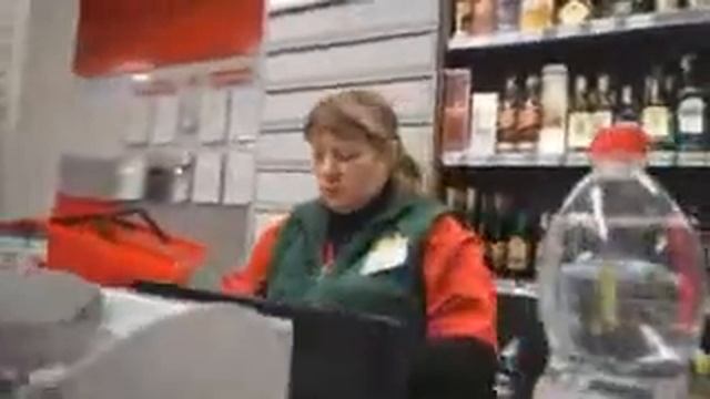 ШКОЛЬНИК ПОКУПАЕТ ПРЕЗЕРВАТИВЫ ПРАНК смотреть онлайн