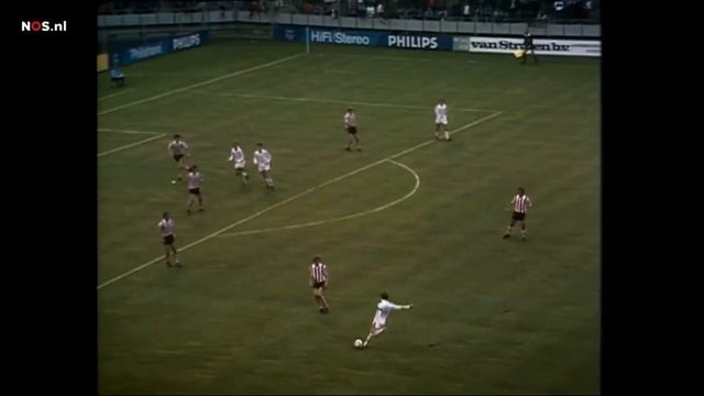 NOS Studio Voetbal Eindsignaal | Willy Carbo смотреть онлайн