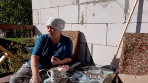 ЛЁШИК ЕЗДИЛ В ГОРОД. А Я НАВОДИЛА ПОРЯДКИ И ПИЛА КАКАО НА ТЕРРАСЕ.