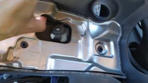 Люфт металлического листа в нижней накладке рулевой стойки KIA RIO X-LINE 2018