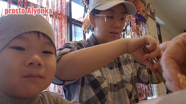 VLOG: KOREA | Пробуем Корейские ТОКПОККИ 떡볶이 😊 НЕМНОЖЕЧКО МУКБАНГ 먹방 😁 KOREAN TTEOKBOKKI смотреть онлайн