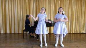 Дуэт Адрахмановы Юлия и Вероника - Д. Тухманов.сл.Ю. Энтина «Колокольчик мой хрустальный»