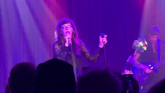 Lauren Mayberry singing Death Cab for Cutie’s I Will Follow You Into the Dark in Seattle - 9/25/23 смотреть онлайн