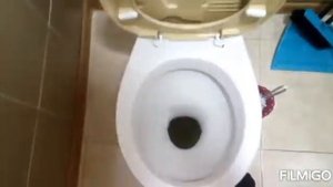Я иду в туалет, а потом назад. Не обращайте на ту залупу в углу