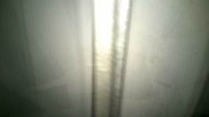 Вид на работающий лифт с вершины шахты