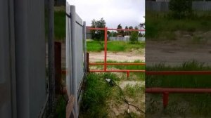 Сварка! чиним забор металлический.