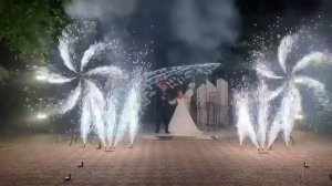 Наземный фейерверк на свадьбу, ресторан  Исток Донецк, дорожка из фонтанов, вертушка, трилистники.