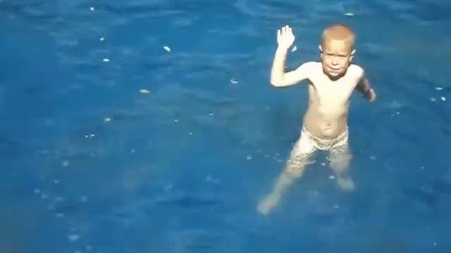 Илюха купается