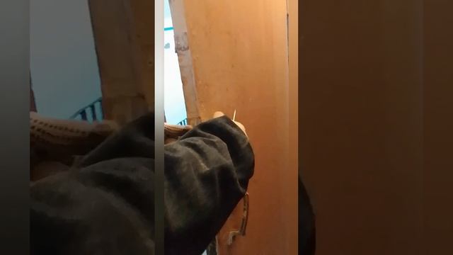 Подарили входную дверь для студии.Устанавливаем☺️ смотреть онлайн