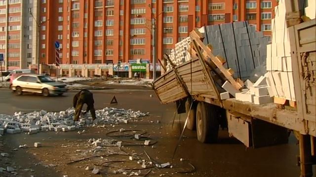Кирпичи стали участниками дорожного движения в Череповце смотреть онлайн