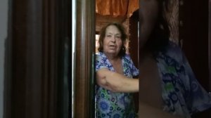интелком сервис стучим. Бабушка говорит почему дяденька стучит в эту дверь.🤣🤣🤣🤣🤣