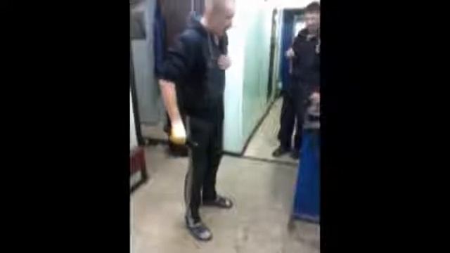 Испытание Электрошокера. Шокер в действии. смотреть онлайн