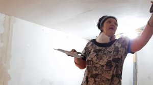 Как прошпаклевать потолок быстро и качественно. Инструкция для новичков и женщин.