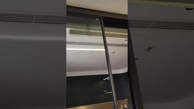 Nghiệm thu bộ cửa lùa 4 cánh không ray trượt cao cấp cho khách hàng