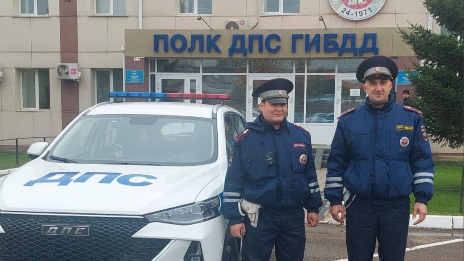 Красноярские автоинспекторы оказали помощь автомобилисту, попавшему в трудную ситуацию