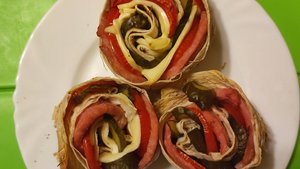 СУПЕР КУХНЯ! Мини пицца-розочки. Обалденная, красивая закуска на скорую руку.