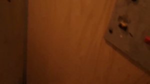 Неисправный реверс у лифта.