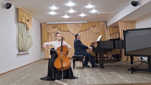 Боталова Юлия 
Б. Ромберг. Соната ми минор, 1 часть
А. Дворжак «Мелодия»