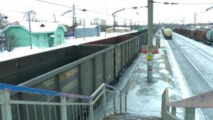 Снимаю поезда: товарняк, маневровый тепловоз и пассажирский поезд видео для детей