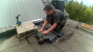 Дырочный ремонт кровли гаража
